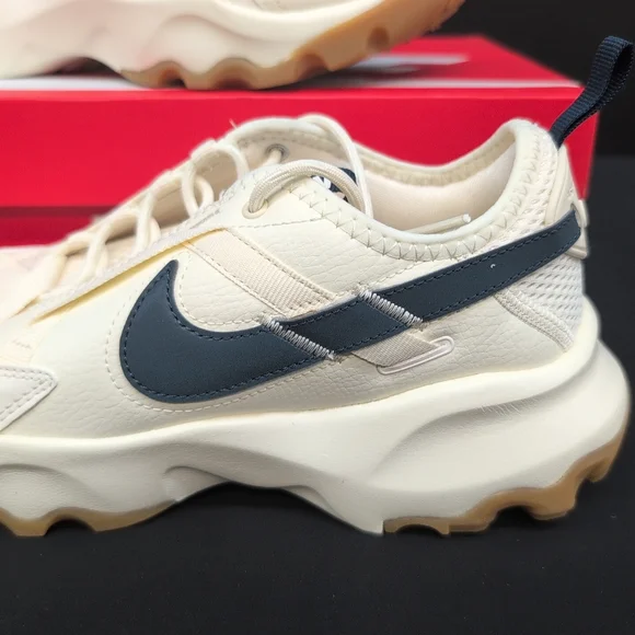Nike TC 7900 Women’s Sneakers Shoes US 8.5 Pale Ivory Armory Navy DD9682 103 - Picture 2 of 13